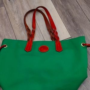Gorgeous Dooney & Bourke Handbag